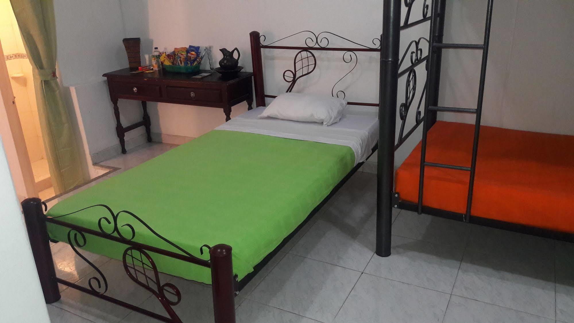 Hostal Deluxe Santander Manizales Exterior foto