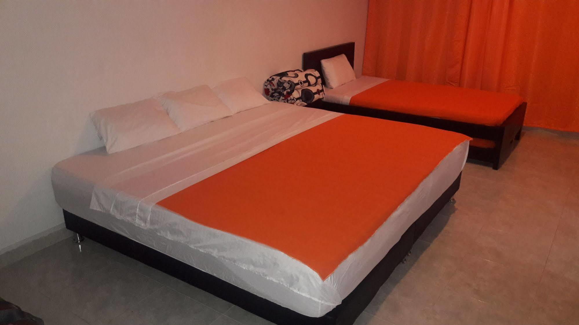Hostal Deluxe Santander Manizales Exterior foto