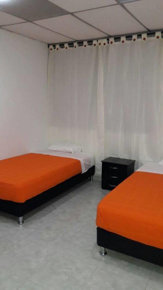 Hostal Deluxe Santander Manizales Exterior foto